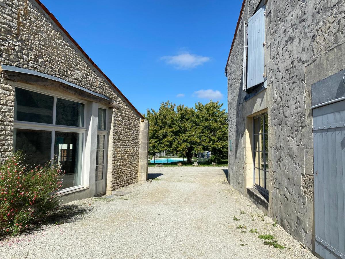 Domaine De La Laigne - Spa Asnières-la-Giraud 외부 사진